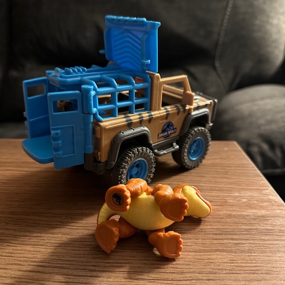 Jurassic World Jeep with Dinosaur - Picture 2 of 2